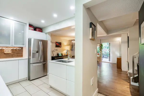 811 Alexander Bay, Port Moody, BC V3H 3R7