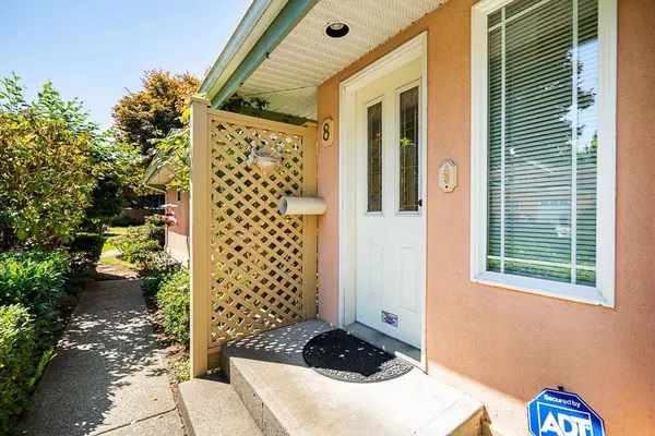 19044 118b AVE #8, Pitt Meadows, BC V3Y 2R2