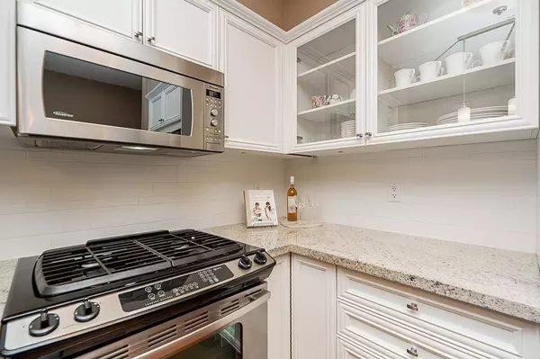 1111 E 27th ST #107, North Vancouver, BC V7J 1S3