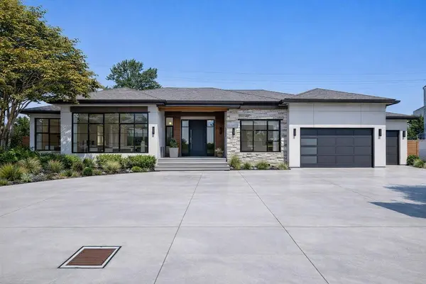 9496 160a ST, Surrey, BC V4N 2P4