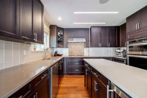3933 Toronto ST, Port Coquitlam, BC V3B 6M4