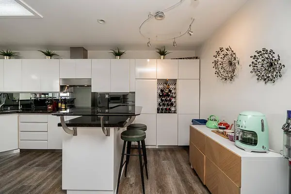 10082 148 ST #2304, Surrey, BC V3R0S3