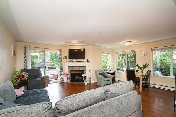 20443 53 AVE #209, Langley, BC V3A7A6