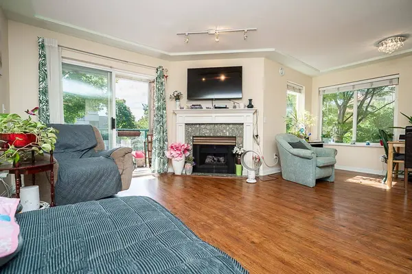 20443 53 AVE #209, Langley, BC V3A 7A6