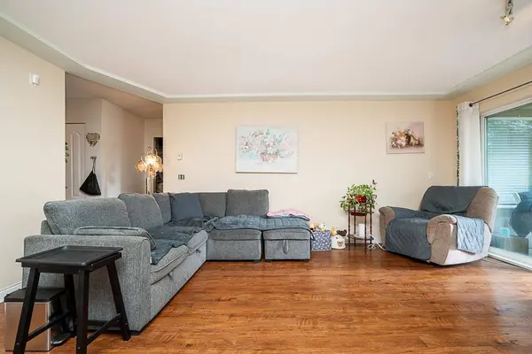 20443 53 AVE #209, Langley, BC V3A 7A6