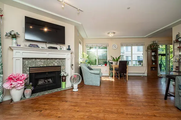 20443 53 AVE #209, Langley, BC V3A7A6