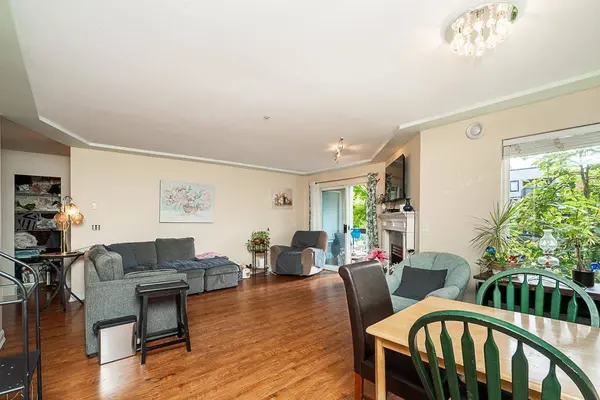 20443 53 AVE #209, Langley, BC V3A 7A6