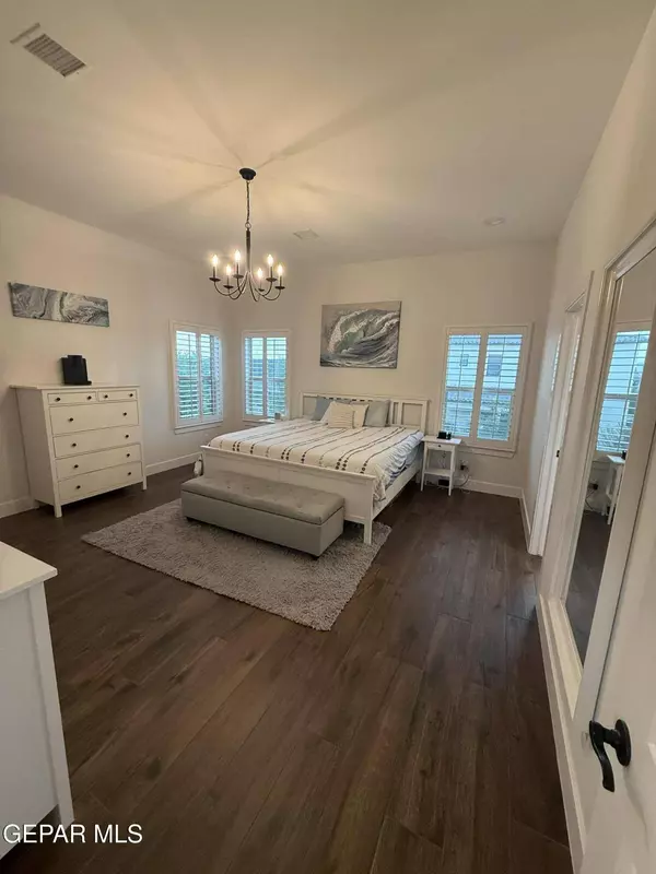 977 Abe Goldberg DR, El Paso, TX 79932