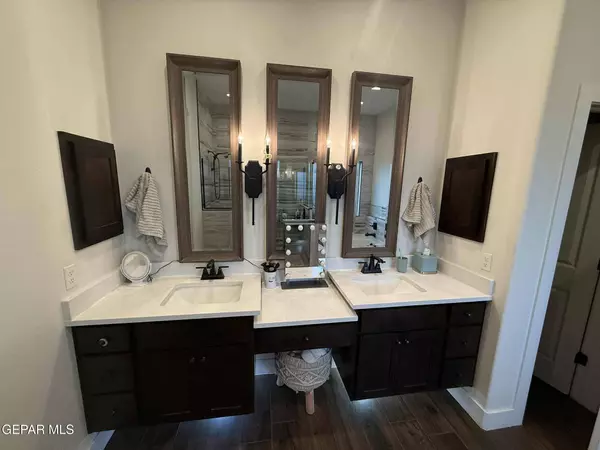 977 Abe Goldberg DR, El Paso, TX 79932