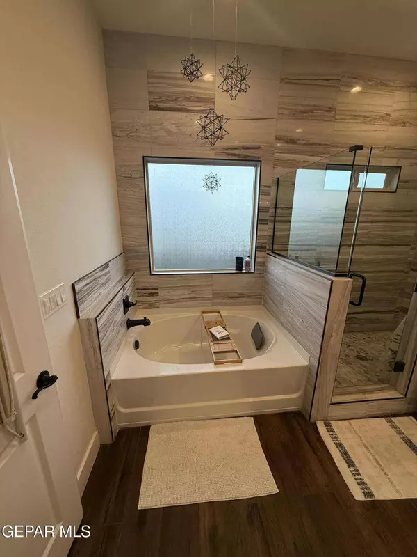 977 Abe Goldberg DR, El Paso, TX 79932