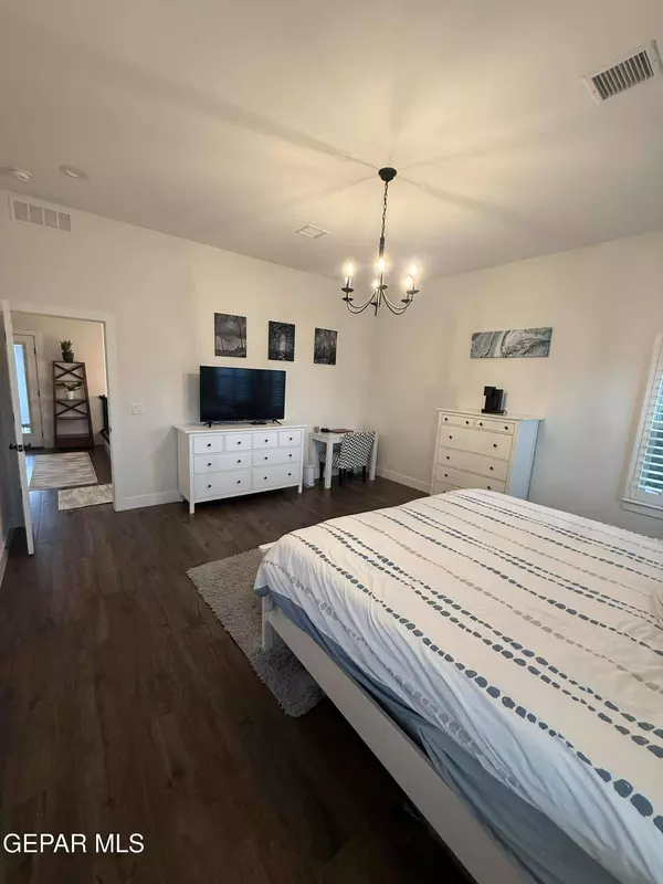 977 Abe Goldberg DR, El Paso, TX 79932