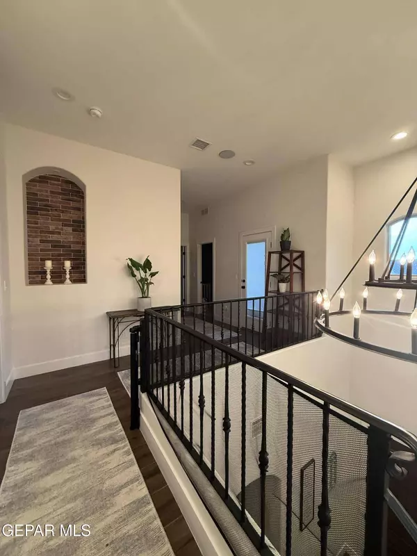 977 Abe Goldberg DR, El Paso, TX 79932