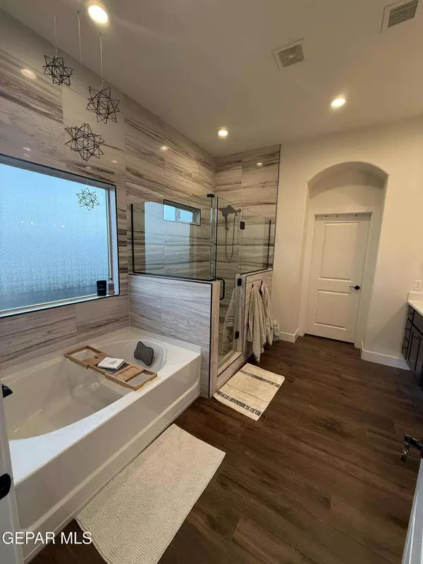 977 Abe Goldberg DR, El Paso, TX 79932