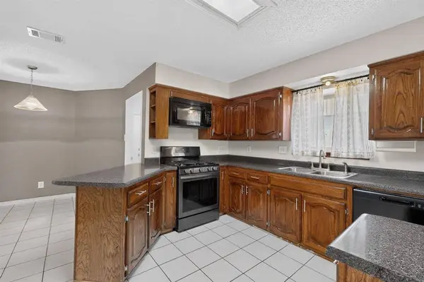 2009 Glencrest Lane, Garland, TX 75040