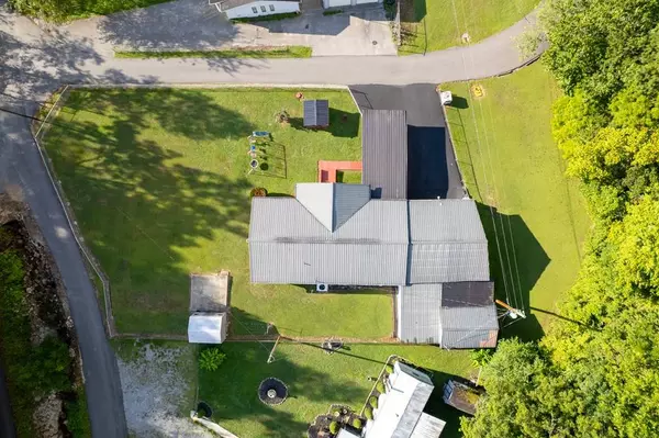 22 Potters Grocery Road, Ashcamp, KY 41512