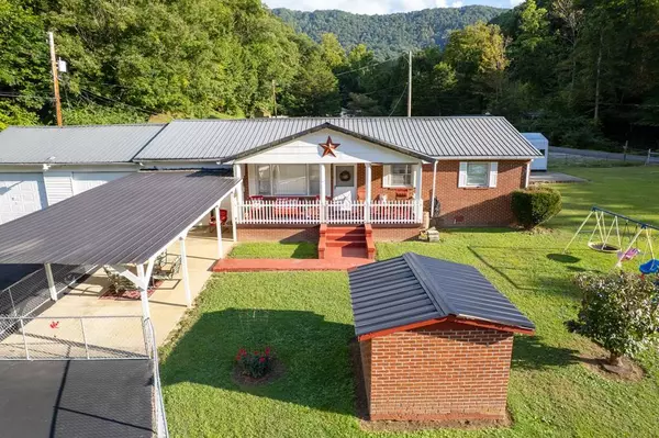 22 Potters Grocery Road, Ashcamp, KY 41512