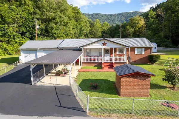 22 Potters Grocery Road, Ashcamp, KY 41512