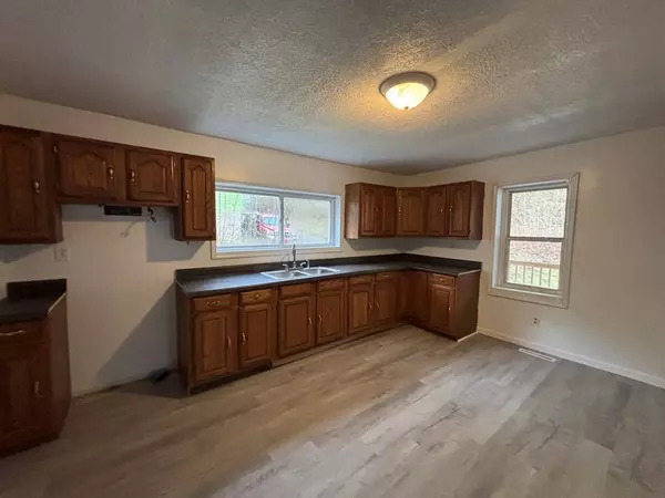 125 Number  3  Hill, Jenkins, KY 41537