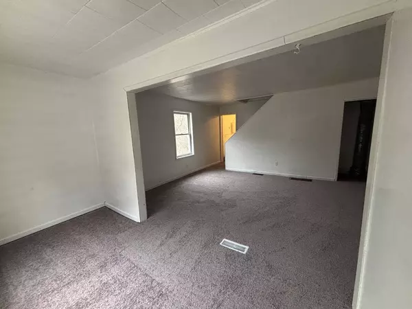 125 Number  3  Hill, Jenkins, KY 41537