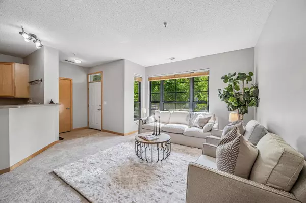 820 Emerald ST #110, Saint Paul, MN 55114