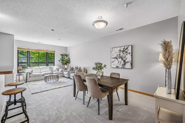 820 Emerald ST #110, Saint Paul, MN 55114