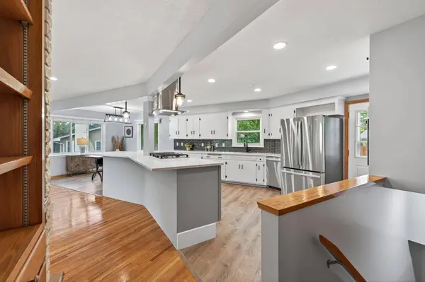 521 Timberland DR, Burnsville, MN 55337