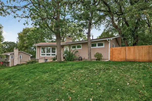 521 Timberland DR, Burnsville, MN 55337