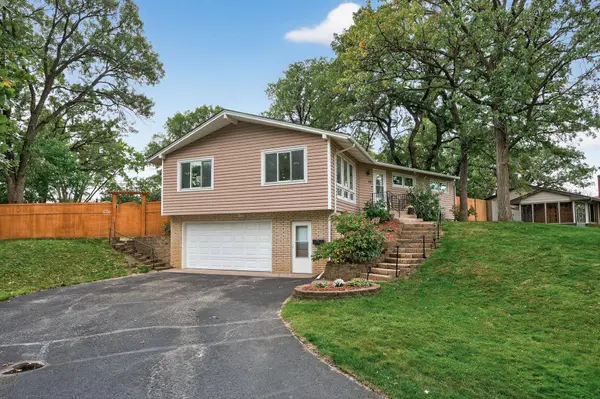 521 Timberland DR, Burnsville, MN 55337