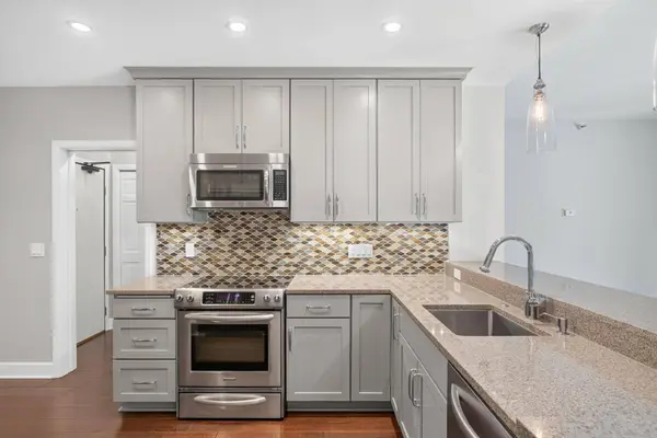 1235 Yale PL #101, Minneapolis, MN 55403