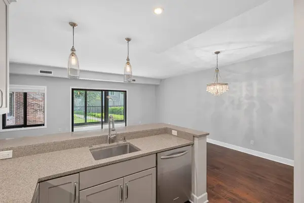 1235 Yale PL #101, Minneapolis, MN 55403