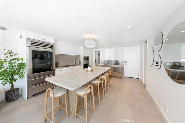 725 Avocado AVE #115, Corona Del Mar, CA 92625