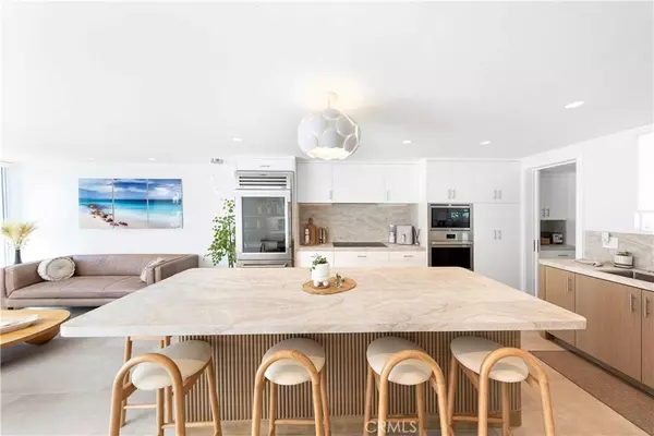 725 Avocado AVE #115, Corona Del Mar, CA 92625