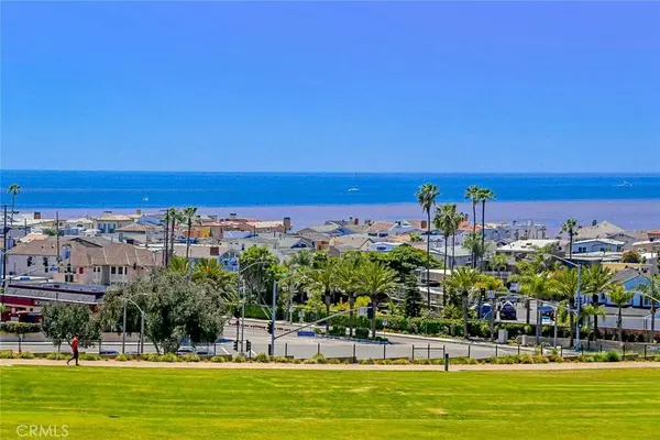 14 Swift CT #204, Newport Beach, CA 92663