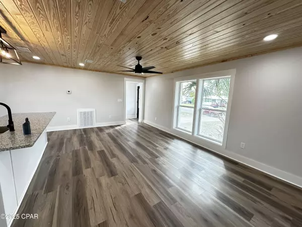 6 Harvard CIR, Panama City, FL 32405