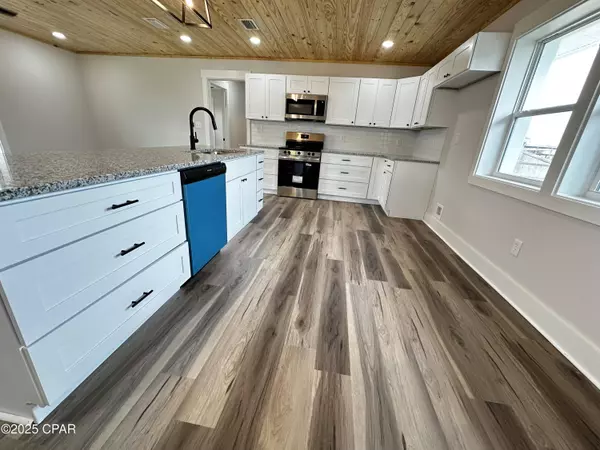 6 Harvard CIR, Panama City, FL 32405