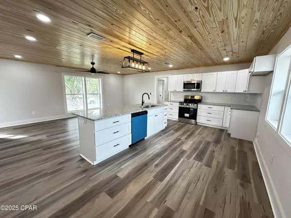 6 Harvard CIR, Panama City, FL 32405