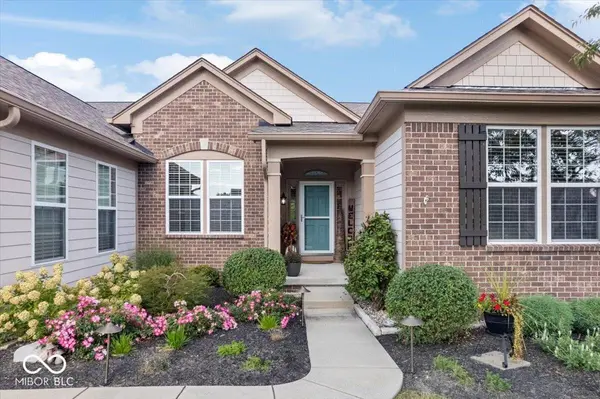 8952 Heatherstone PL, Zionsville, IN 46077