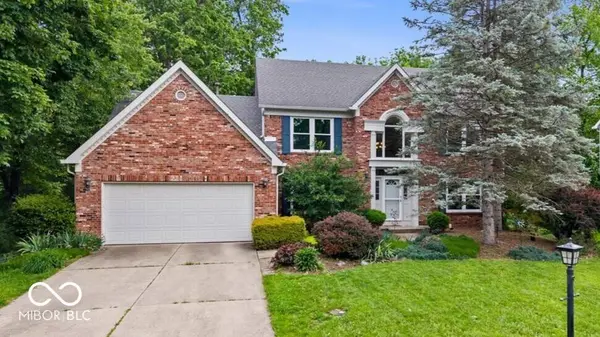 11734 Forest Park LN, Carmel, IN 46033