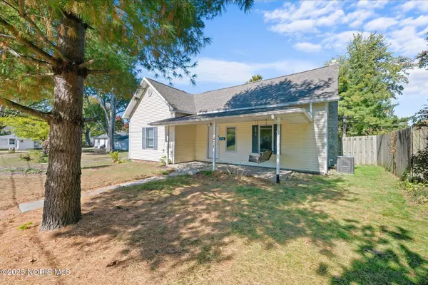 407 E Garfield AVE, Swanton, OH 43558