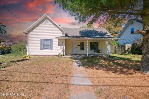 407 E Garfield AVE, Swanton, OH 43558