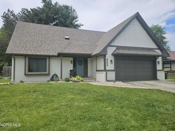 6504 Oakbrook DR, Whitehouse, OH 43571