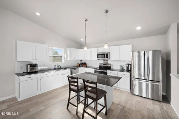 366 Douglas DR, Liberty Center, OH 43532