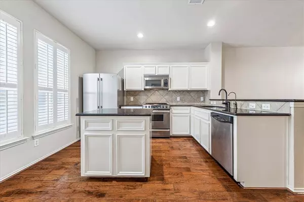 3214 Chenevert ST, Houston, TX 77004