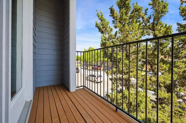 3214 Chenevert ST, Houston, TX 77004