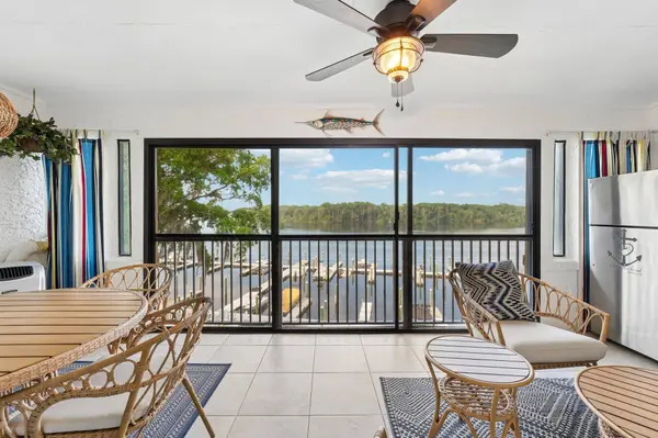 99 Broad River Pl, Welaka, FL 32193