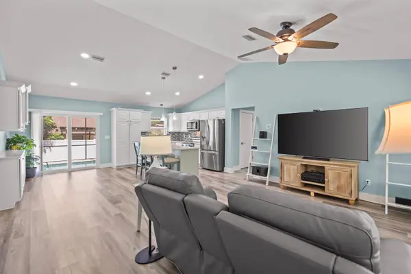 907 Queen Rd, St Augustine, FL 32086