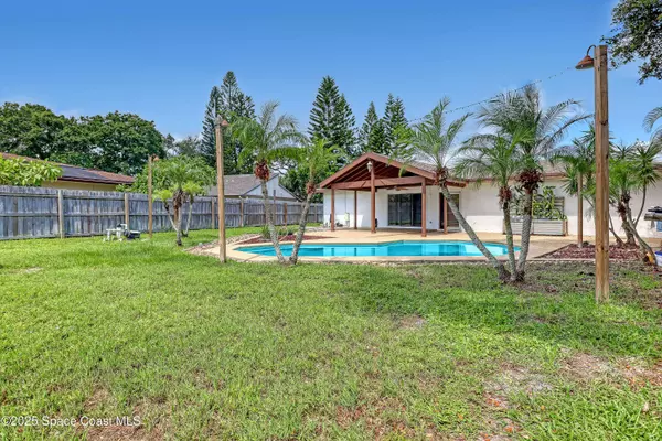 210 Applewood CIR, Melbourne, FL 32940