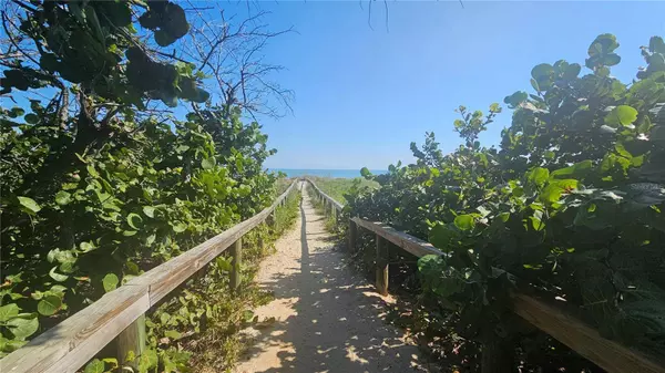 141 WOODLAND AVE, Cocoa Beach, FL 32931