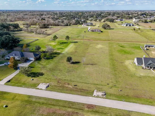 702 Comanche Trail DR, Rosharon, TX 77583