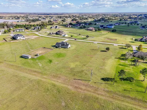 702 Comanche Trail DR, Rosharon, TX 77583